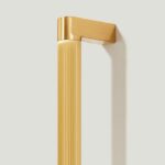 plank-hardware-cabinetry-becker-d-bar-handle-brass-29857244348514