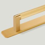 plank-hardware-handles-knobs-becker-grooved-d-bar-handle-solid-brass-28238931361890