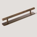 plank-hardware-cabinetry-watt-t-bar-handle-antique-brass-29643665637474