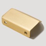 plank-hardware-handles-knobs-fold-edge-pull-handle-70mm-brass-28838916456546