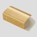 plank-hardware-cabinetry-mercury-curved-lip-pull-handle-brass-30138282573922